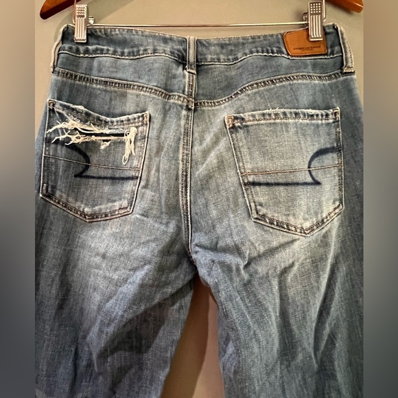 American Eagle Jeans Tomgirl Tapered Distressed Button Fly Womens 4 - Picture 3 of 7